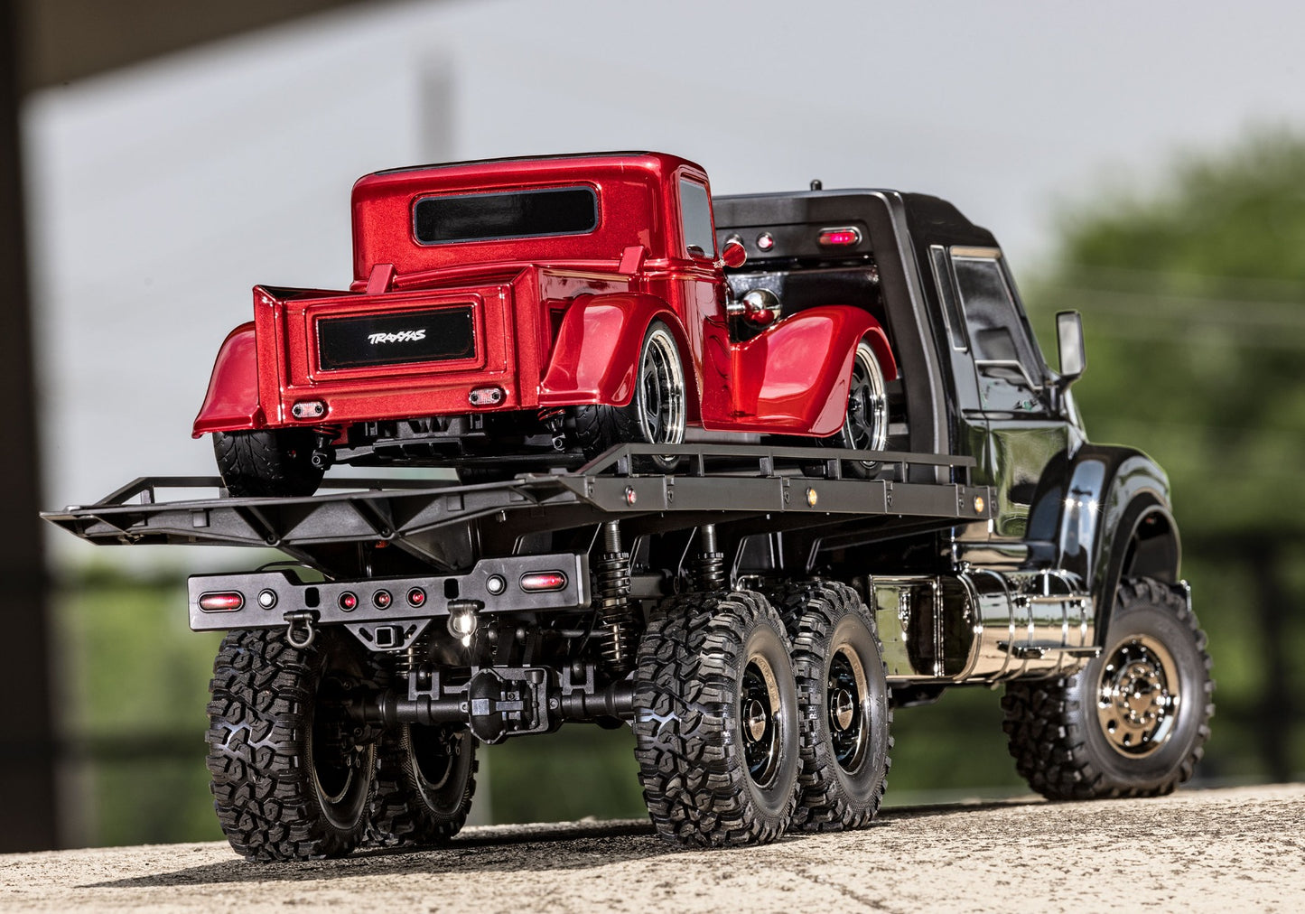 88086-4-BLK TRX-6 Ultimate RC Hauler 6x6 With Winch